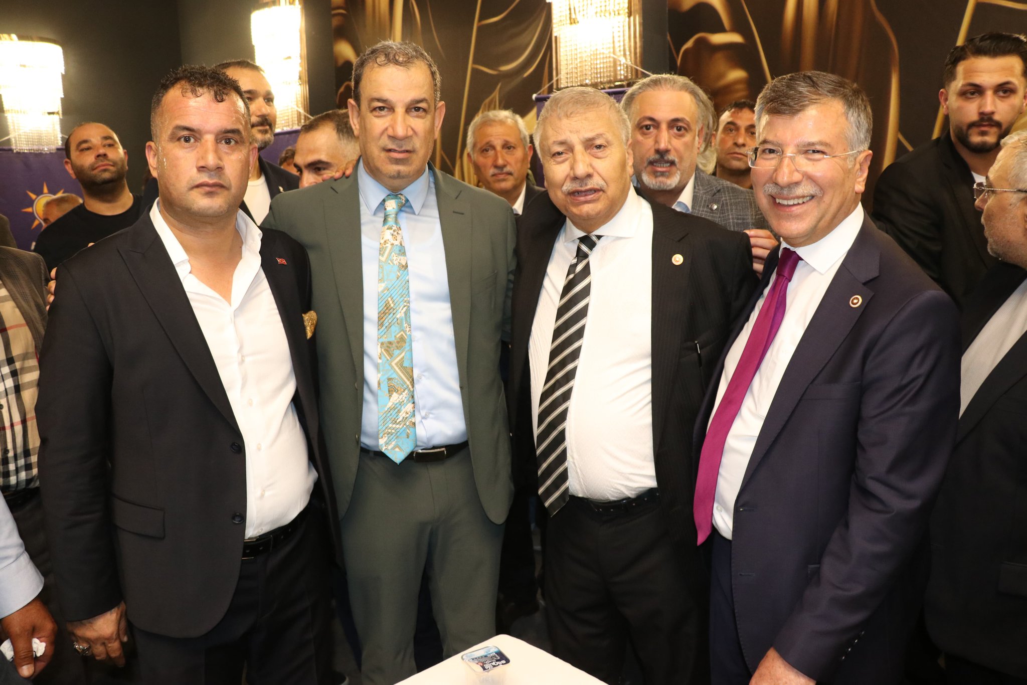 AK PARTİ ŞANLIURFA’DA SÖNÜK BAYRAMLAŞMA: BEKİR BOZDAĞ KATILMADI, VEKİLLER SINIFTA KALDI!