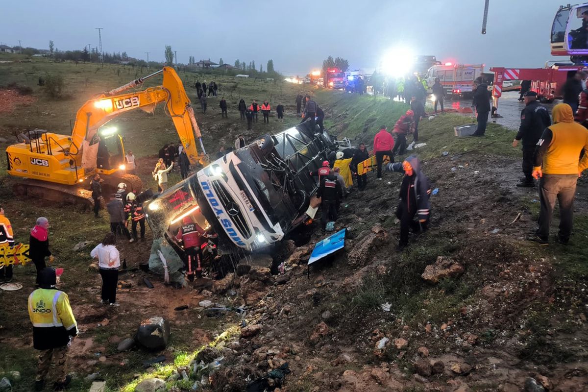 Malatya'da Katliam Gibi Kaza: Yolcu Otobüsü Şarampole Devrildi!