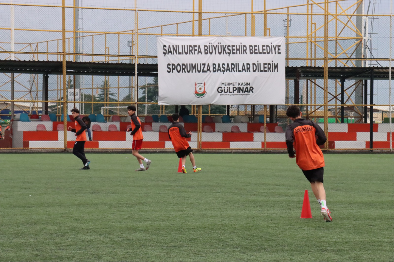 ŞANLIURFA BÜYÜKŞEHİR BELEDİYESİ, GELECEĞİN FUTBOLCULARINI YETİŞTİRİYOR
