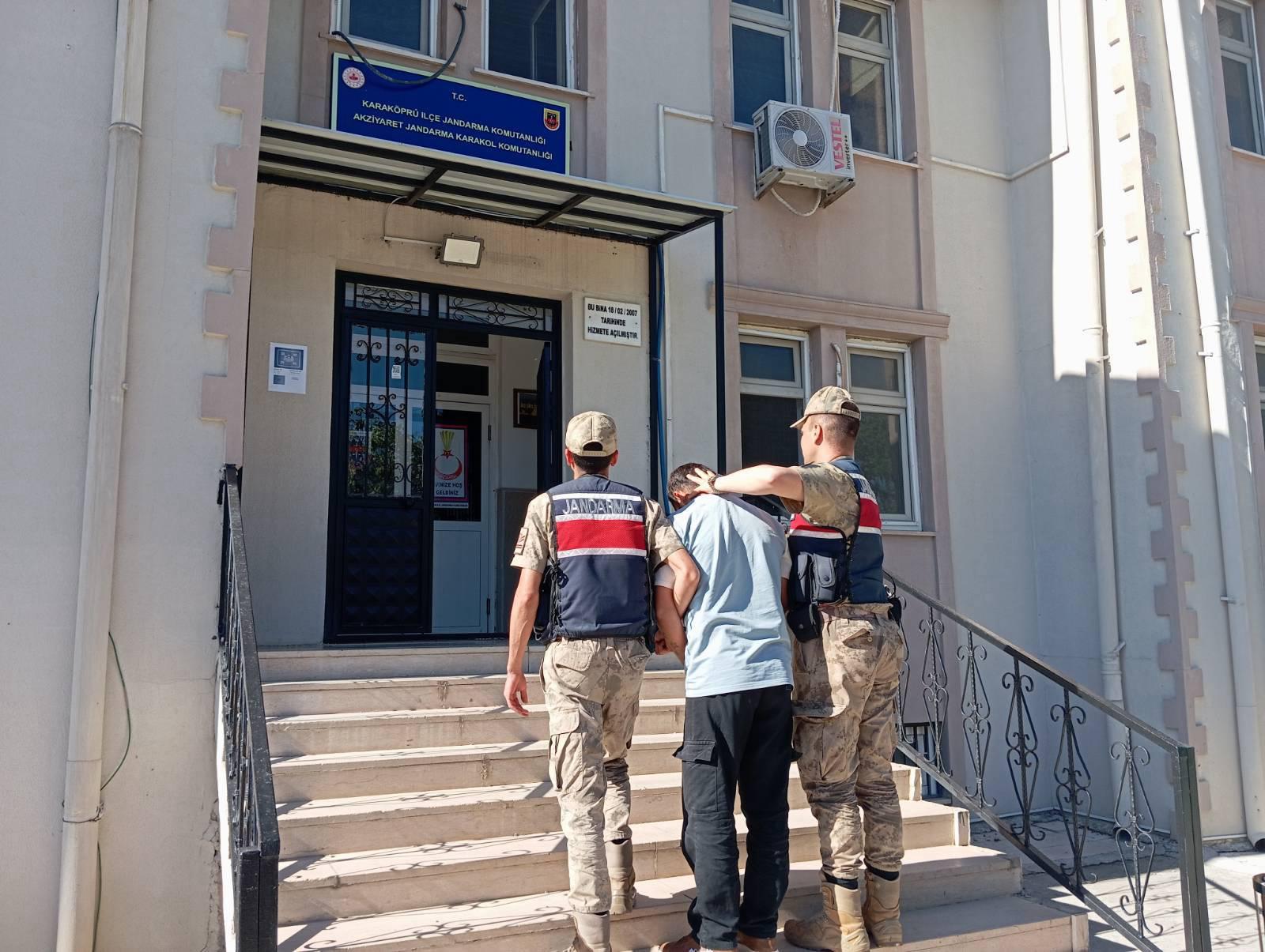 Şanlıurfa'da Jandarmadan Kaçamadı: 13 Yıl Hapis Cezası Bulunan Firari Yakalandı!