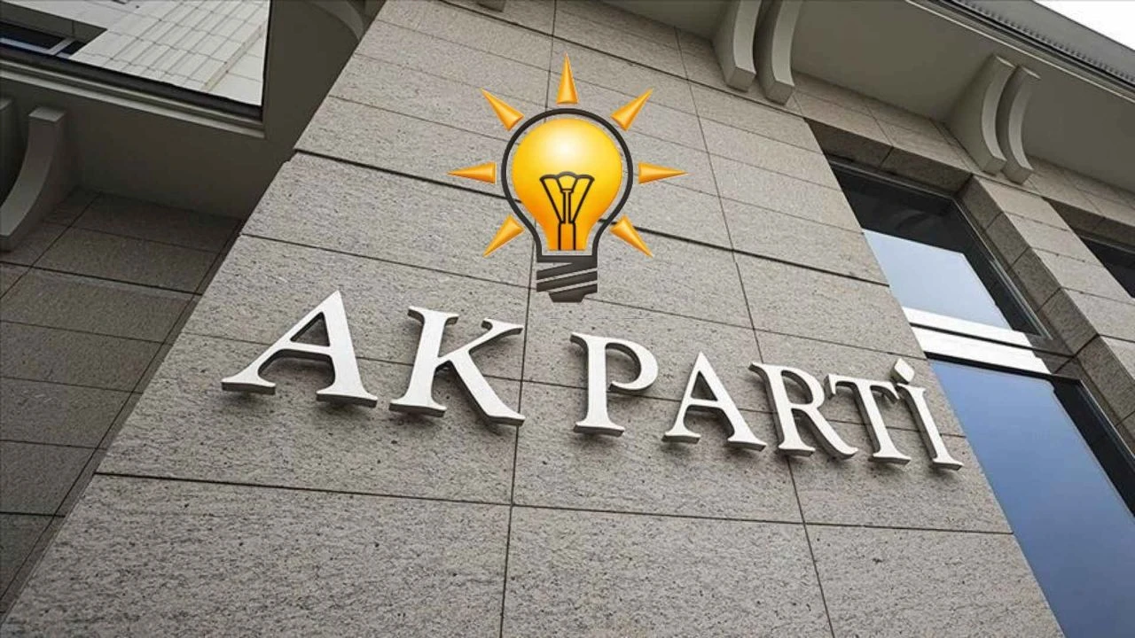 AK PARTİ'DE BEKLENEN DEĞİŞİMDEN İLK DALGA: 4 İL BAŞKANI VE YÖNETİMİ GÖREVDEN ALINDI