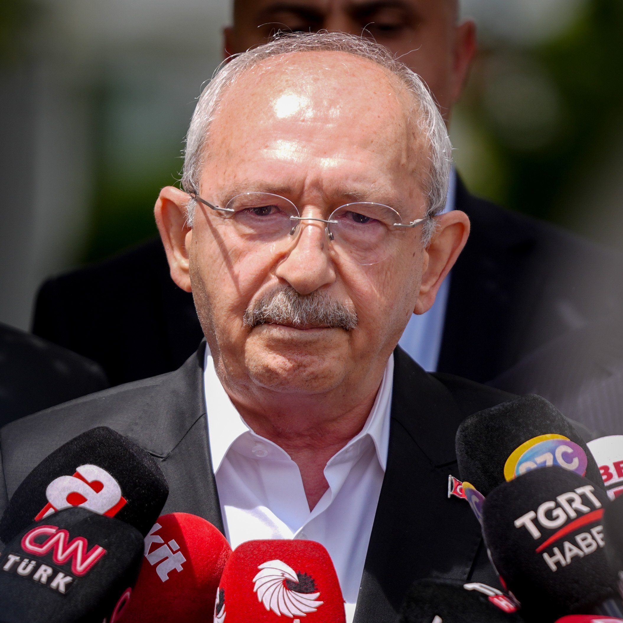 CHP’DE YENİ DÖNEMİN İLK HAMLESİ: ÖZGÜR ÖZEL DÖNEMİNDEKİ TÜM İHRAÇ VE DİSİPLİN KARARLARI İPTAL EDİLDİ!