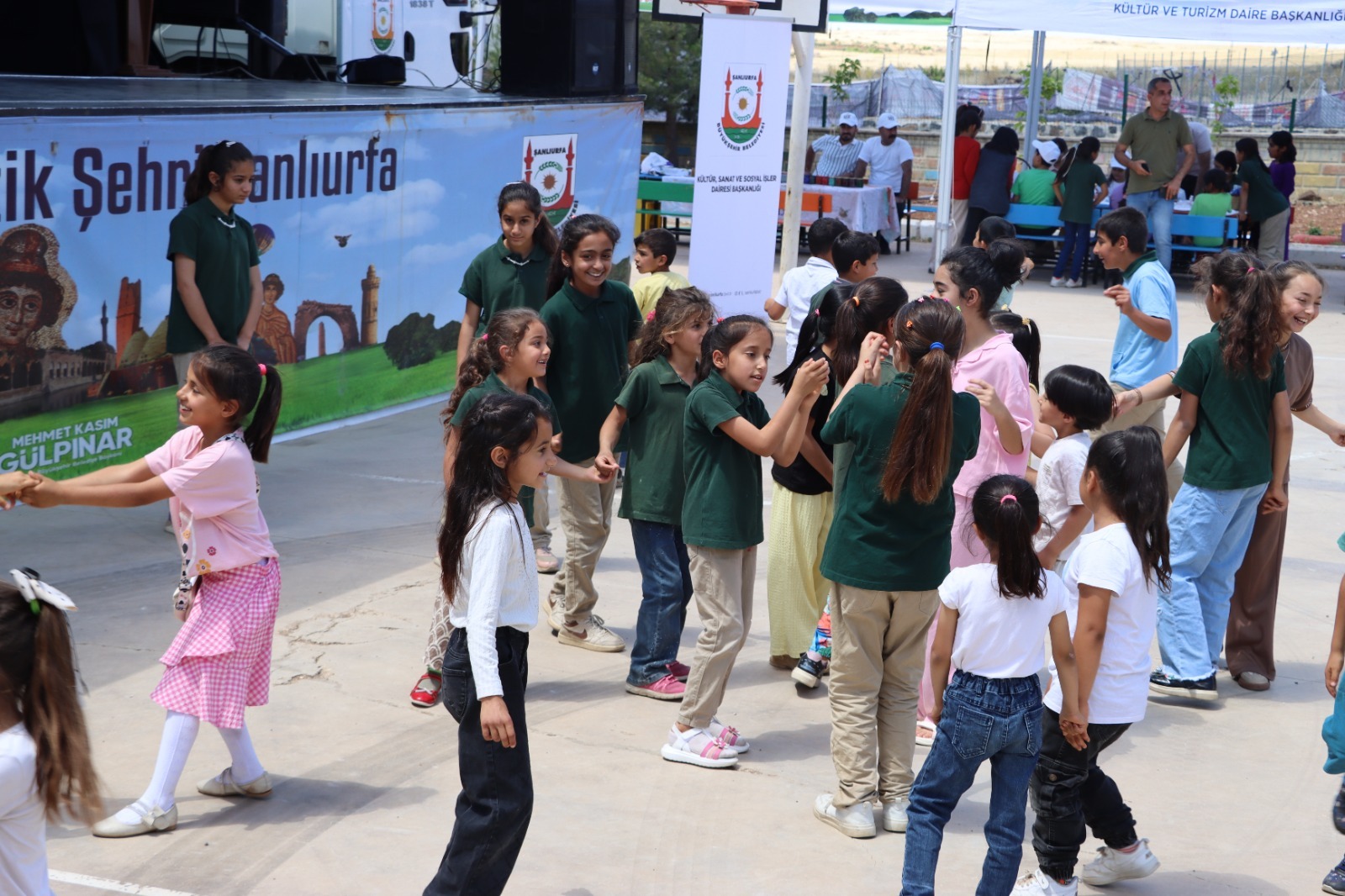 BÜYÜKŞEHİR’DEN ÇOCUKLARA SANAT VE EĞLENCE DOLU ŞENLİK