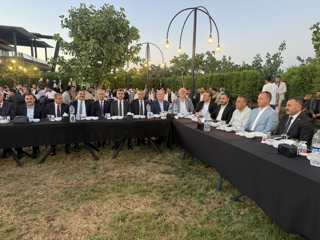 Şanlıurfa Siyaset ve İş Dünyası Bu Düğünde Buluştu: Sezer ve Yeşildağ Ailelerinin Mutlu Günü!