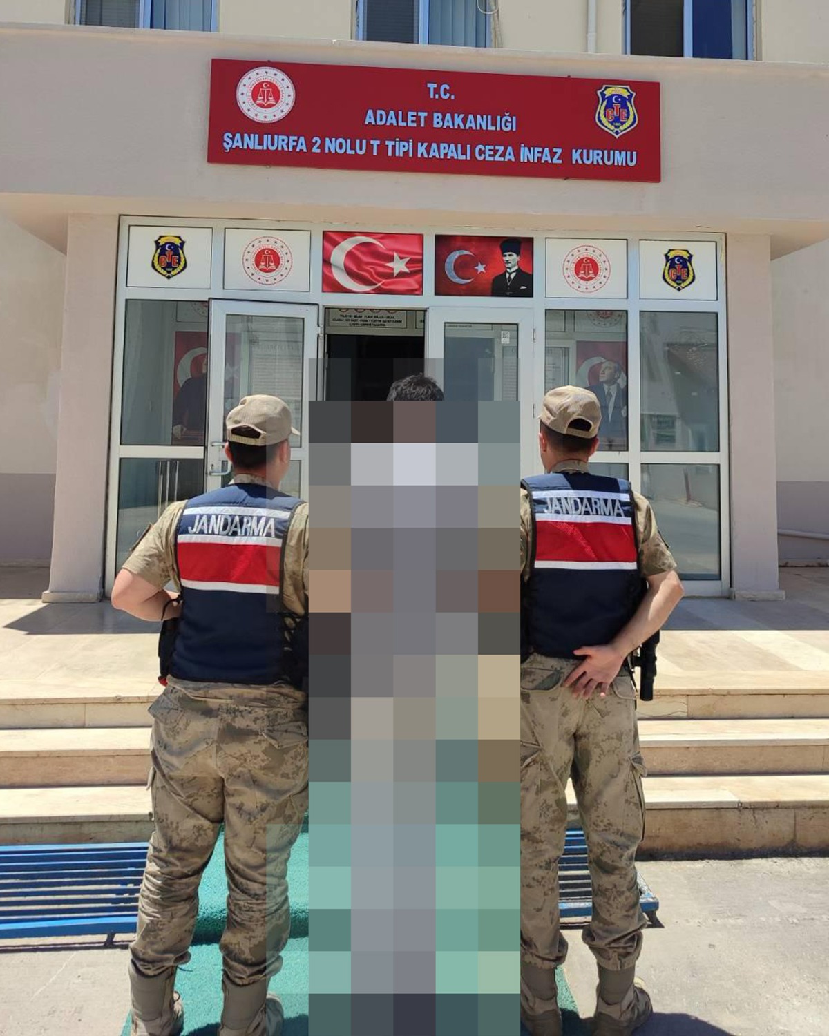 Şanlıurfa’da Firari Şahıs Jandarmadan Kaçamadı: 4 Yıl Hapis Cezası Bulunan Zanlı Yakalandı
