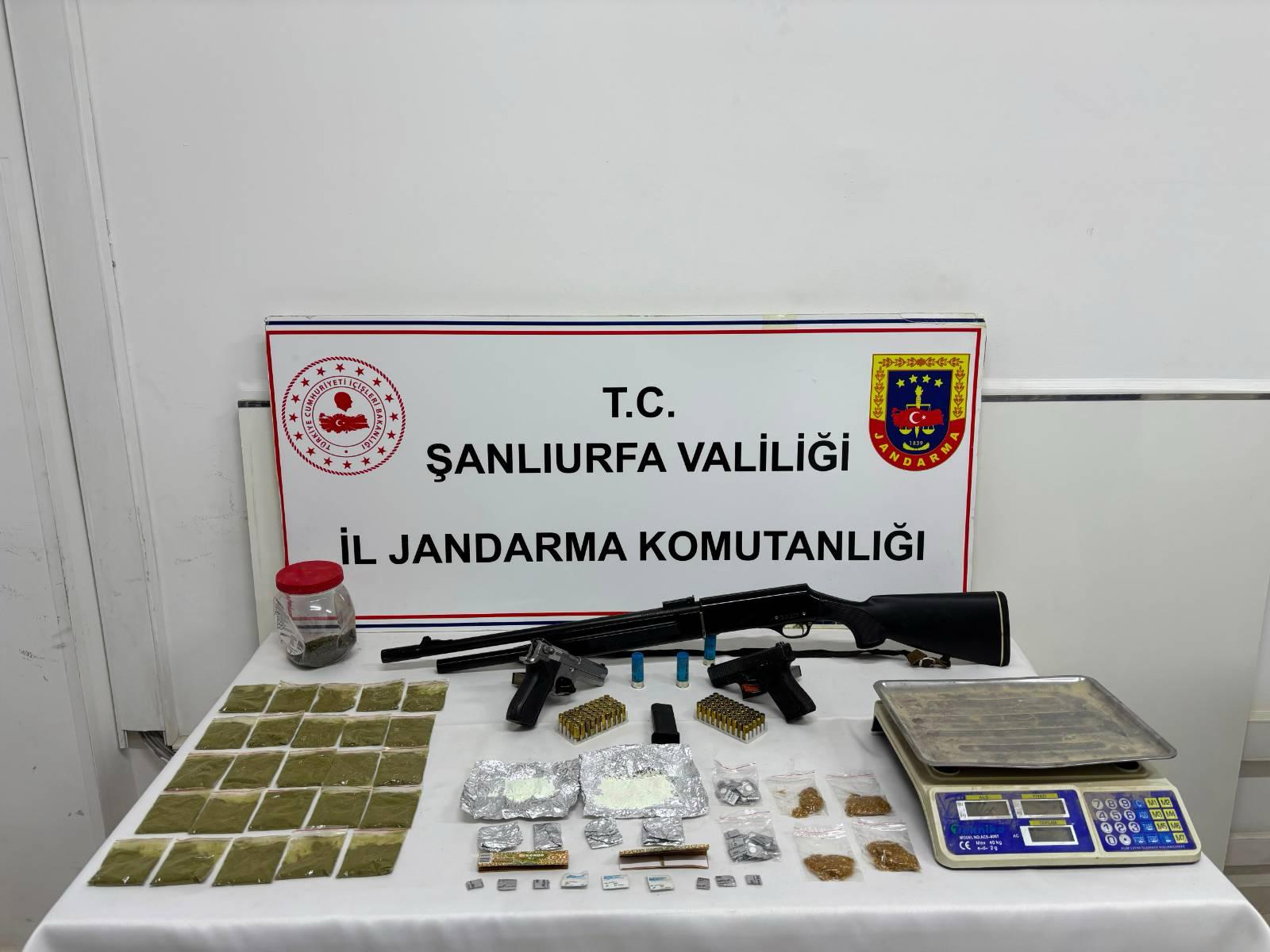 Suruç’ta Zehir Tacirlerine Jandarmadan Darbe: Çok Sayıda Uyuşturucu ve Silah Ele Geçirildi