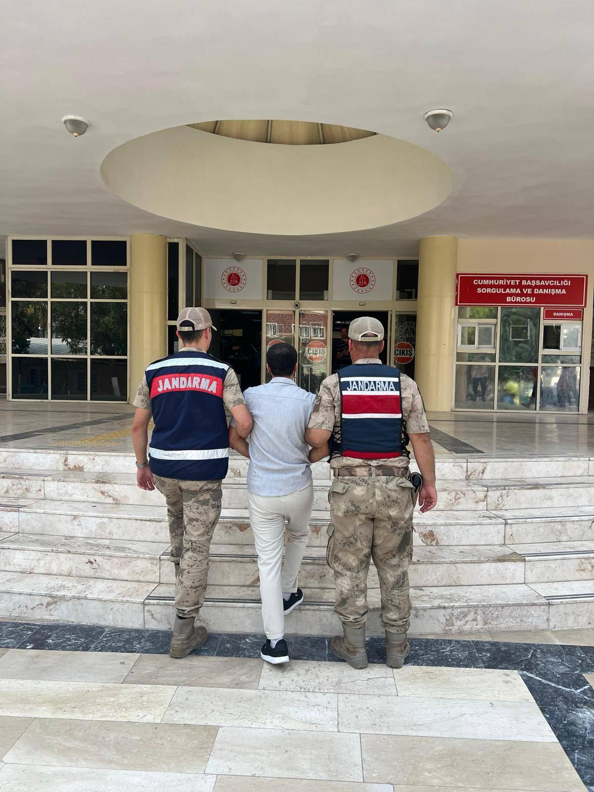 Karaköprü’de Jandarmadan Kaçamadı: 4 Yıl Hapis Cezası Bulunan Firari Yakalandı