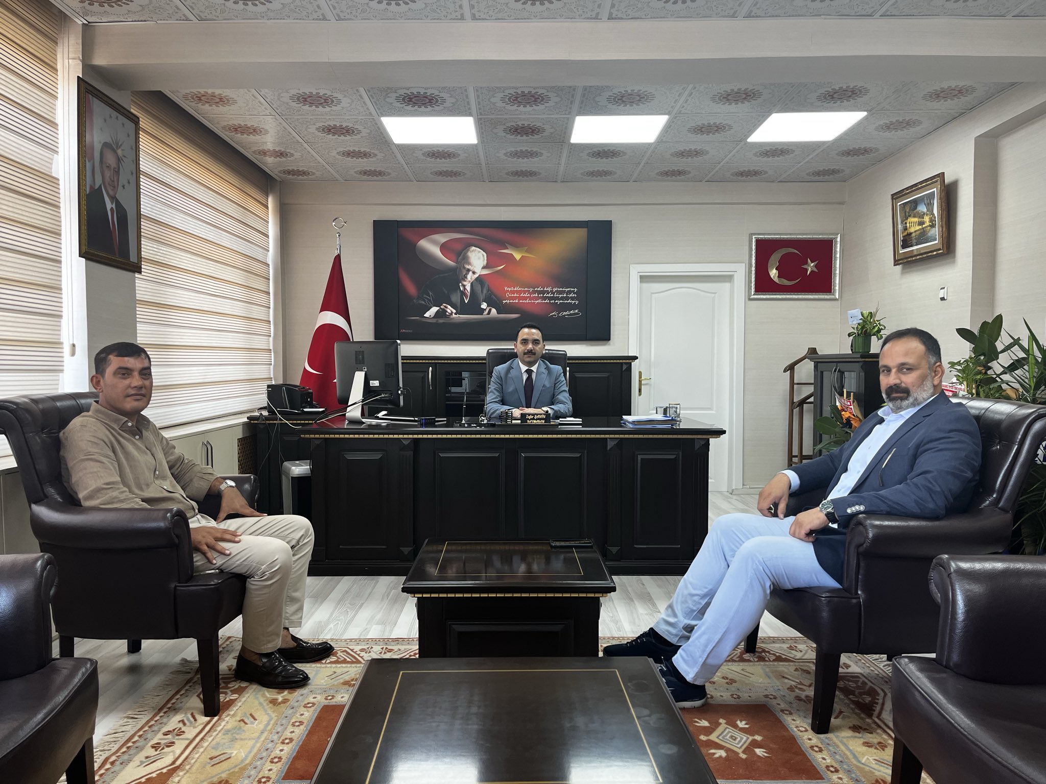 Siyasetçi Serdar İzol ve İş İnsanı Eyyüp Şıldır’dan Kaymakam Zafer Şahin’e Ziyaret