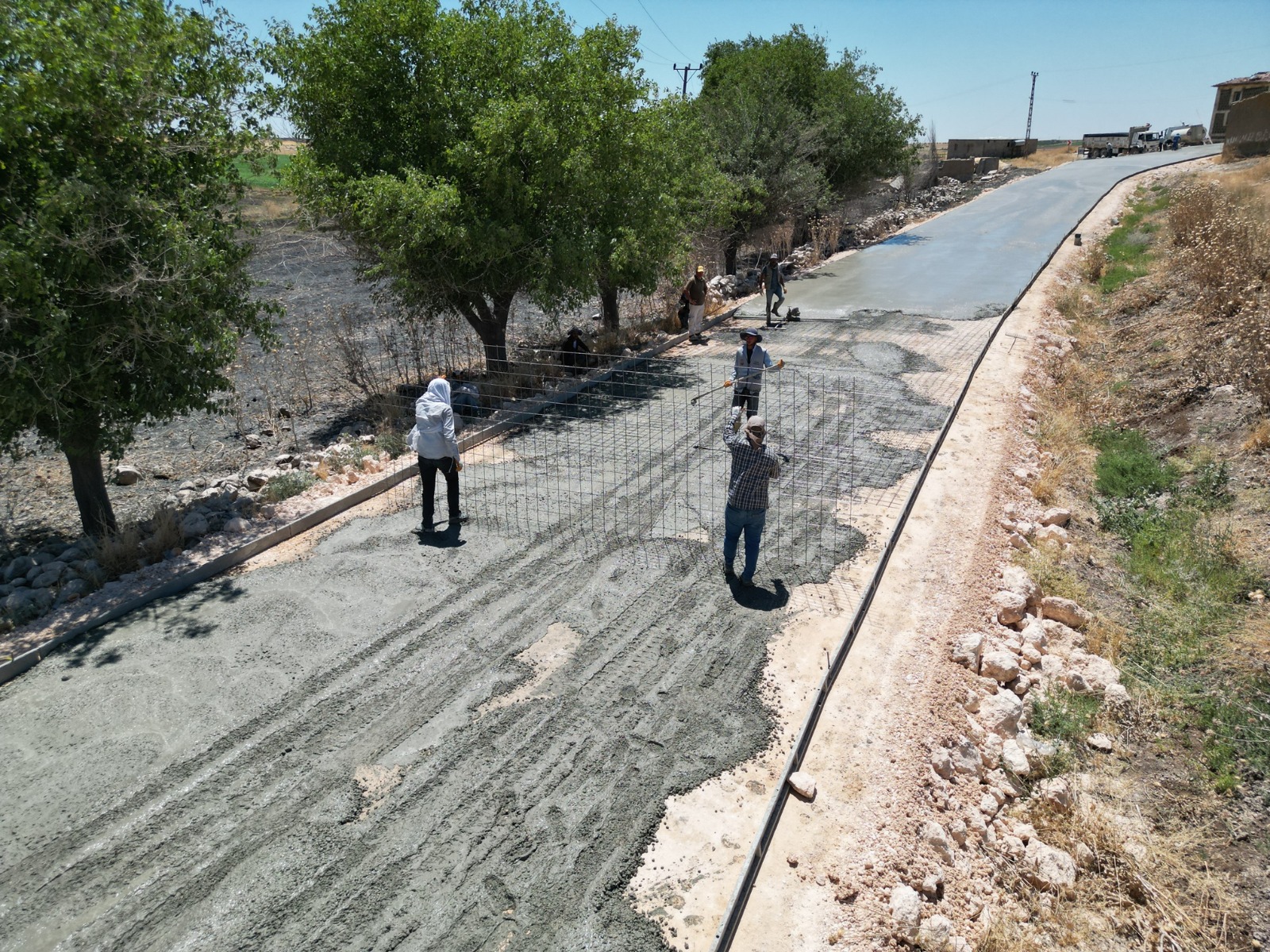 BÜYÜKŞEHİR’İN BETON YOL ATAĞI DEVAM EDİYOR: 11,5 KİLOMETRE TAMAMLANDI