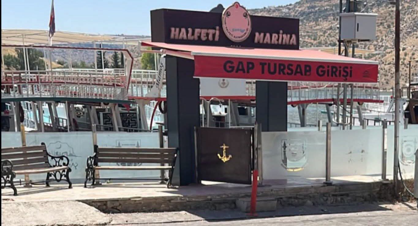 Halfeti Tekne İşletmecilerinden Tepki: “Bu İlçeyi Bugünlere Esnaf Getirdi”