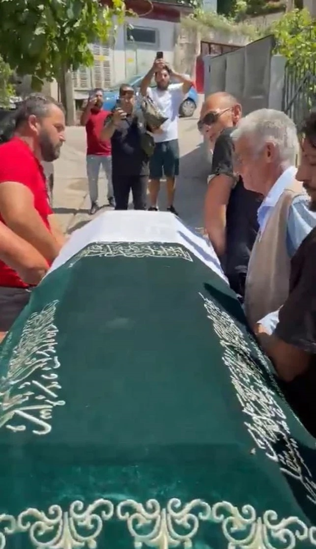 Arabesk Müziğin Güçlü Sesi Cansever Hayatını Kaybetti: Vasiyeti Üzerine Kuzey Makedonya'da Toprağa Verildi