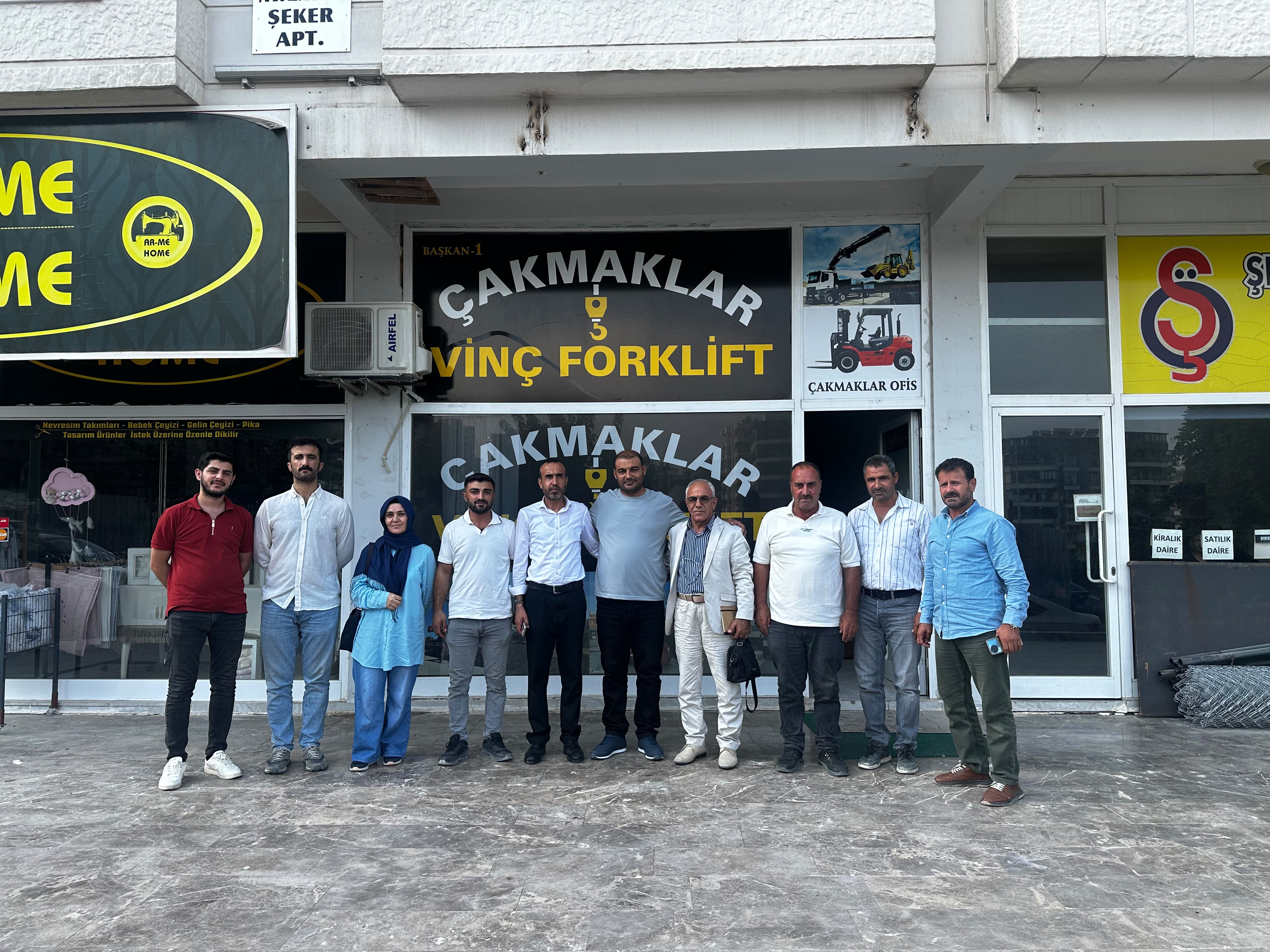 DEM Parti Şanlıurfa Milletvekili Ferit Şenyaşar’dan Karaköprü’de Esnaf ve Emekli Ziyareti