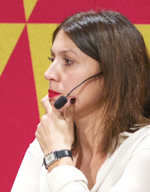 Devrim Mavi doğdu