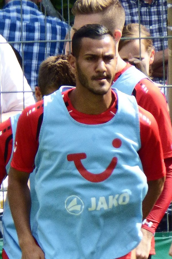 Deniz Kadah doğdu